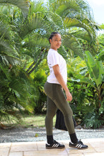 Load image into Gallery viewer, Jade Seamless Leggings•Green
